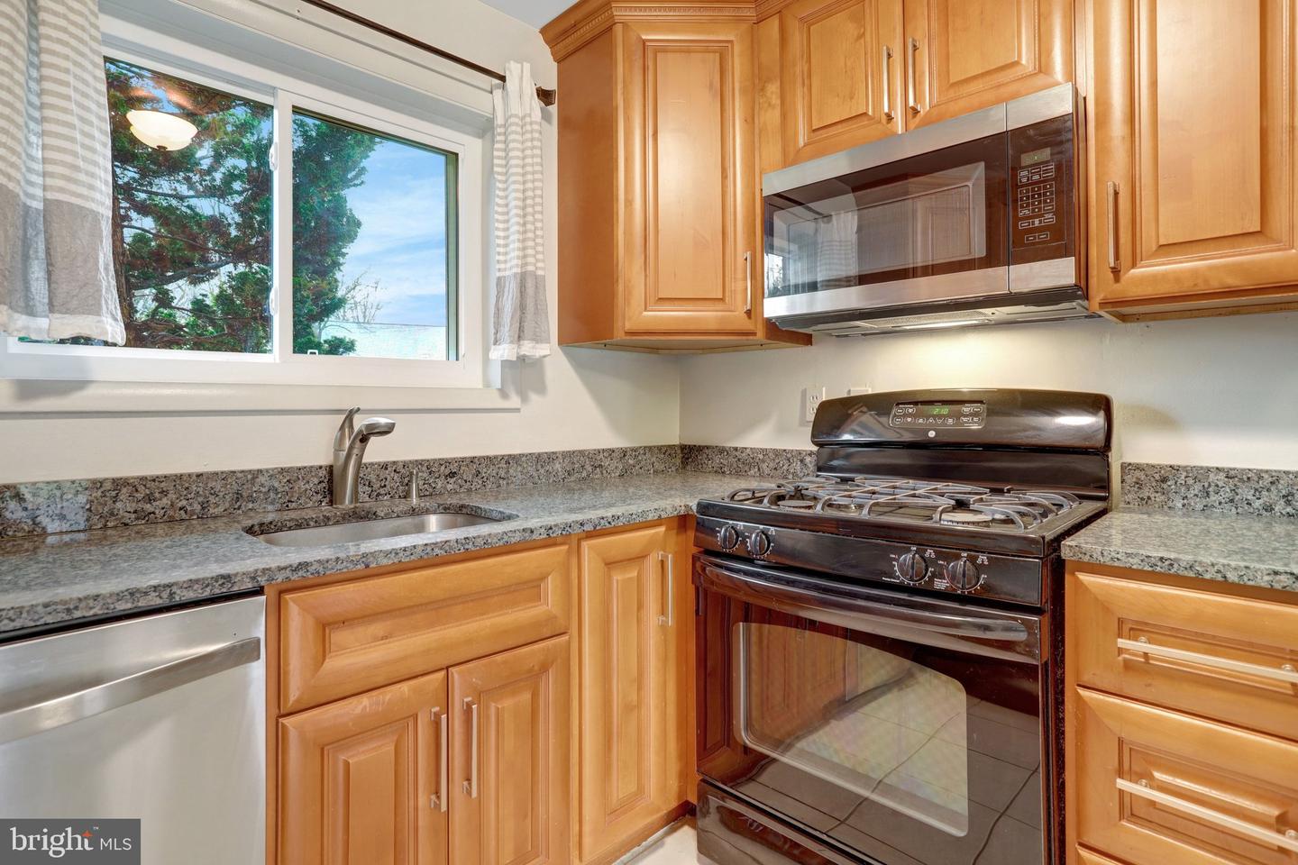 488 N OWEN ST, ALEXANDRIA, Virginia 22304, 3 Bedrooms Bedrooms, 6 Rooms Rooms,2 BathroomsBathrooms,Residential,For sale,488 N OWEN ST,VAAX2053930 MLS # VAAX2053930