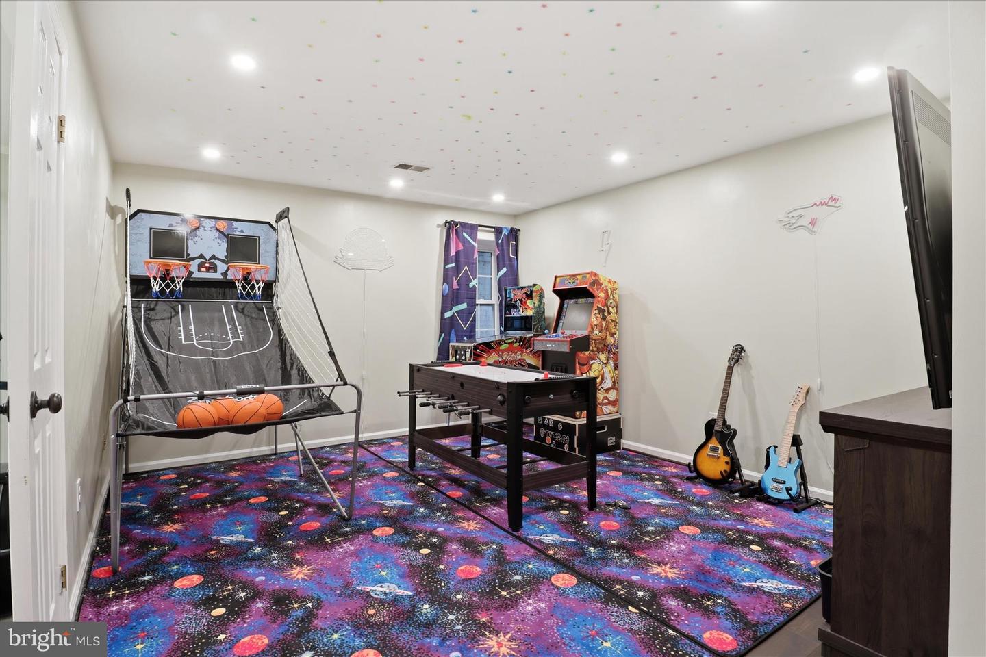 1787 DUFFIELD LN, ALEXANDRIA, Virginia 22307, 3 Bedrooms Bedrooms, ,3 BathroomsBathrooms,Residential,For sale,1787 DUFFIELD LN,VAFX2290082 MLS # VAFX2290082