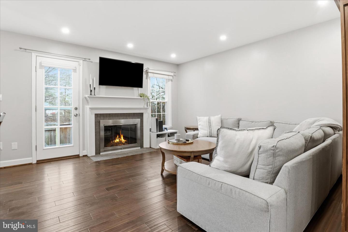 1787 DUFFIELD LN, ALEXANDRIA, Virginia 22307, 3 Bedrooms Bedrooms, ,3 BathroomsBathrooms,Residential,For sale,1787 DUFFIELD LN,VAFX2290082 MLS # VAFX2290082