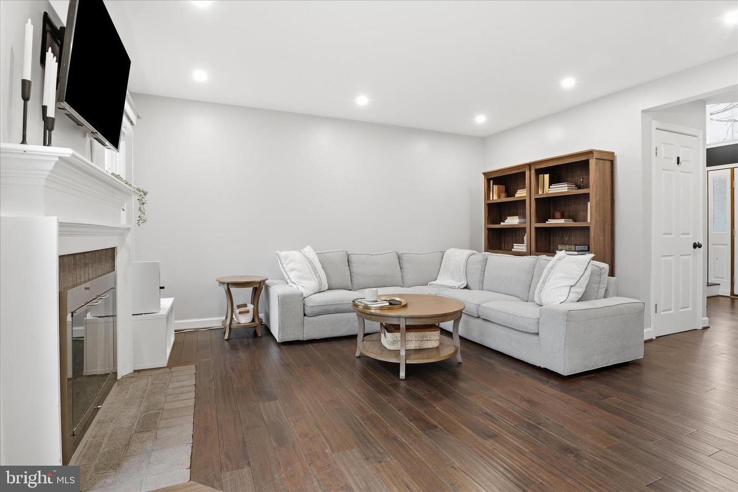 1787 DUFFIELD LN, ALEXANDRIA, Virginia 22307, 3 Bedrooms Bedrooms, ,3 BathroomsBathrooms,Residential,For sale,1787 DUFFIELD LN,VAFX2290082 MLS # VAFX2290082