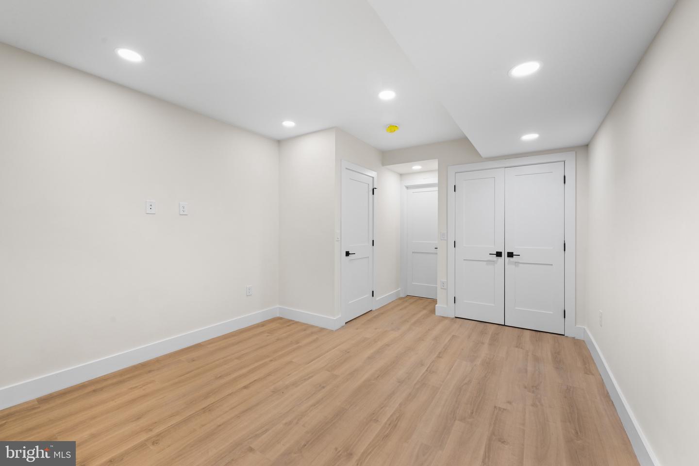 515 KENTUCKY AVE SE, WASHINGTON, District Of Columbia 20003, 5 Bedrooms Bedrooms, ,4 BathroomsBathrooms,Residential,For sale,515 KENTUCKY AVE SE,DCDC2245598 MLS # DCDC2245598