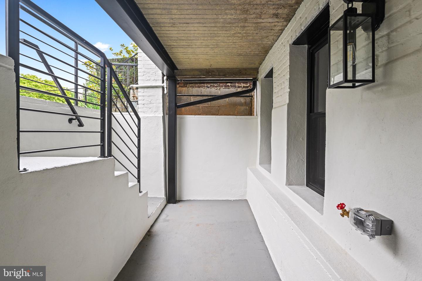 515 KENTUCKY AVE SE, WASHINGTON, District Of Columbia 20003, 5 Bedrooms Bedrooms, ,4 BathroomsBathrooms,Residential,For sale,515 KENTUCKY AVE SE,DCDC2245598 MLS # DCDC2245598