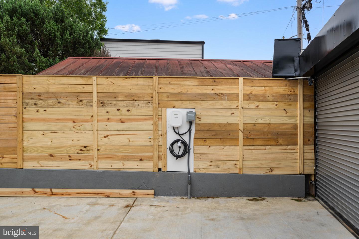 515 KENTUCKY AVE SE, WASHINGTON, District Of Columbia 20003, 5 Bedrooms Bedrooms, ,4 BathroomsBathrooms,Residential,For sale,515 KENTUCKY AVE SE,DCDC2245598 MLS # DCDC2245598