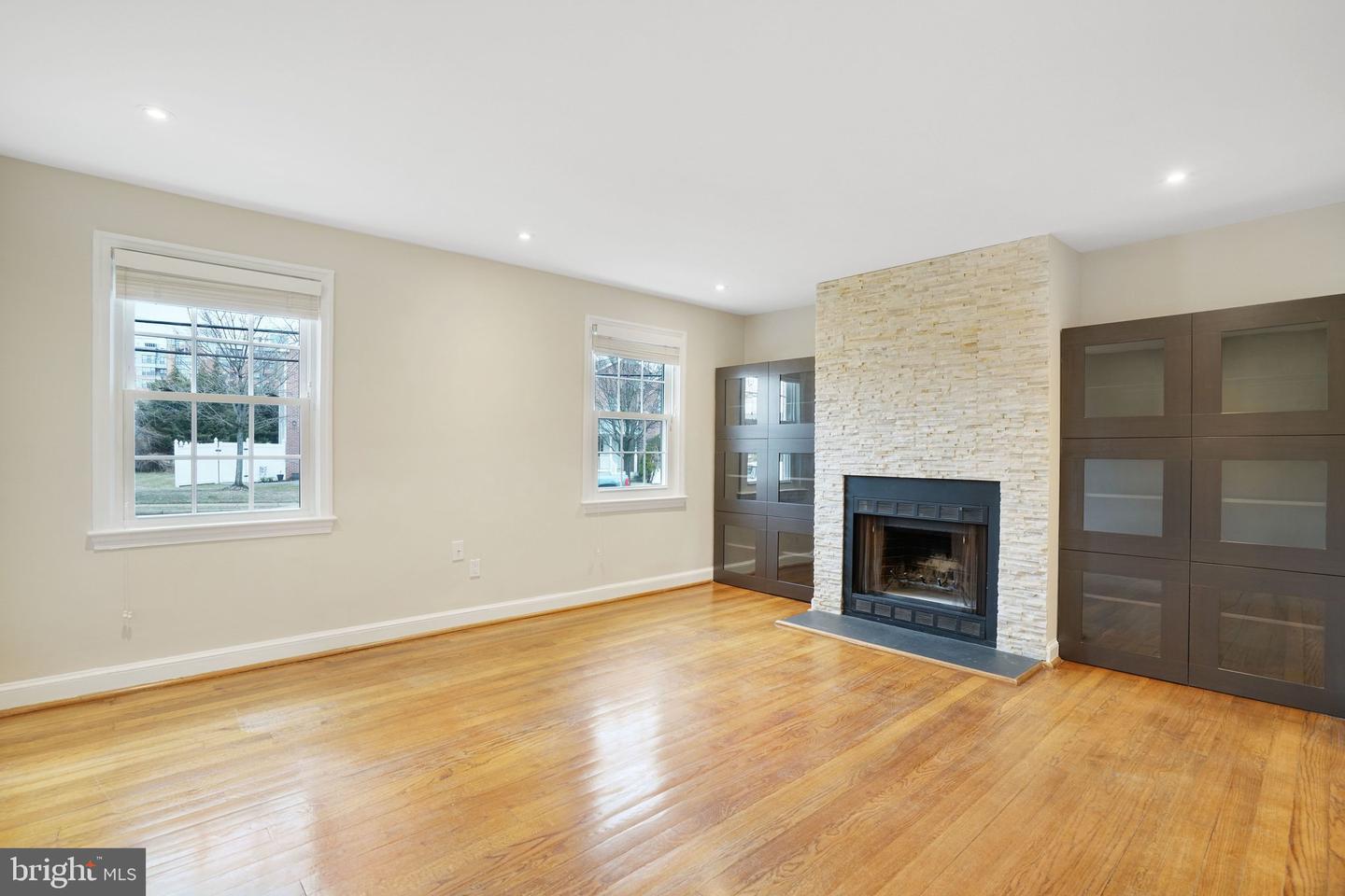 2900 13TH ST S #103, ARLINGTON, Virginia 22204, 2 Bedrooms Bedrooms, ,1 BathroomBathrooms,Residential,For sale,2900 13TH ST S #103,VAAR2068736 MLS # VAAR2068736