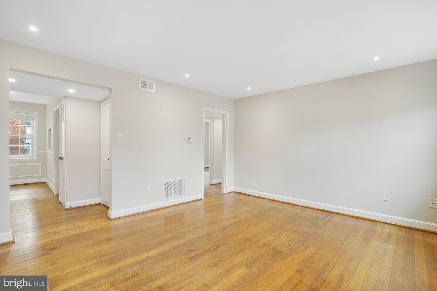 2900 13TH ST S #103, ARLINGTON, Virginia 22204, 2 Bedrooms Bedrooms, ,1 BathroomBathrooms,Residential,For sale,2900 13TH ST S #103,VAAR2068736 MLS # VAAR2068736