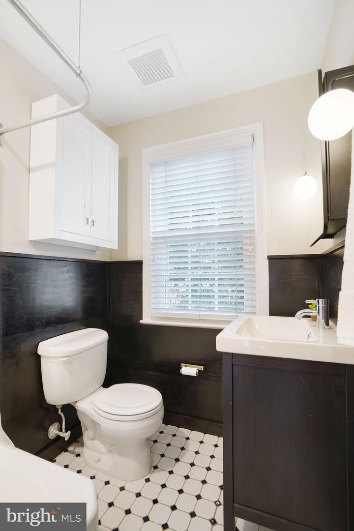 2900 13TH ST S #103, ARLINGTON, Virginia 22204, 2 Bedrooms Bedrooms, ,1 BathroomBathrooms,Residential,For sale,2900 13TH ST S #103,VAAR2068736 MLS # VAAR2068736