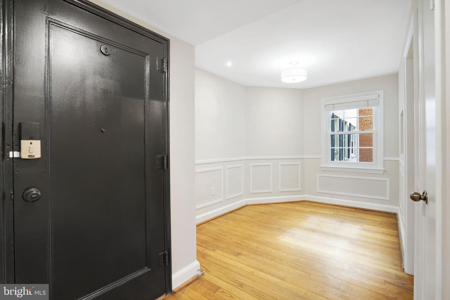 2900 13TH ST S #103, ARLINGTON, Virginia 22204, 2 Bedrooms Bedrooms, ,1 BathroomBathrooms,Residential,For sale,2900 13TH ST S #103,VAAR2068736 MLS # VAAR2068736