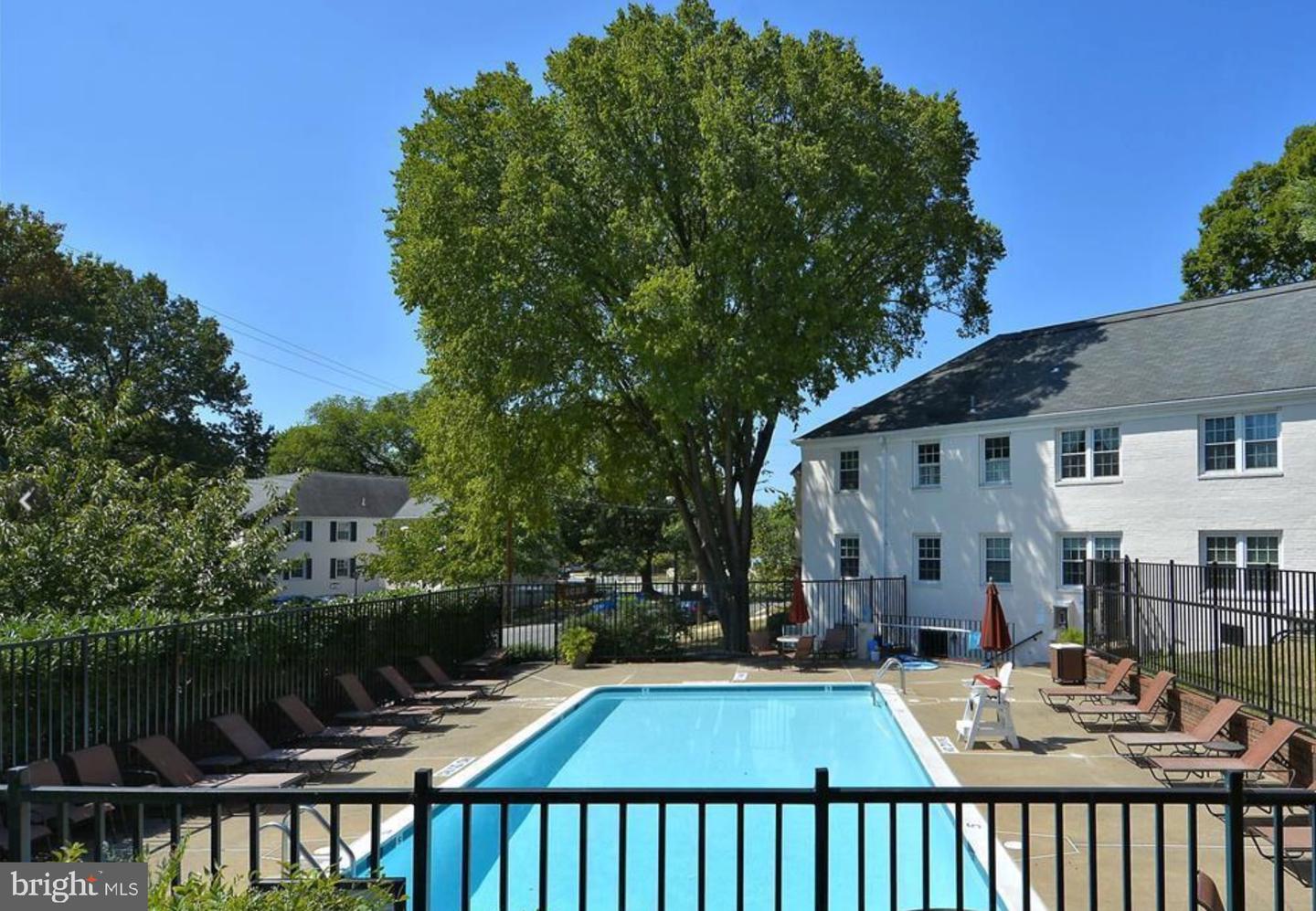 2900 13TH ST S #103, ARLINGTON, Virginia 22204, 2 Bedrooms Bedrooms, ,1 BathroomBathrooms,Residential,For sale,2900 13TH ST S #103,VAAR2068736 MLS # VAAR2068736