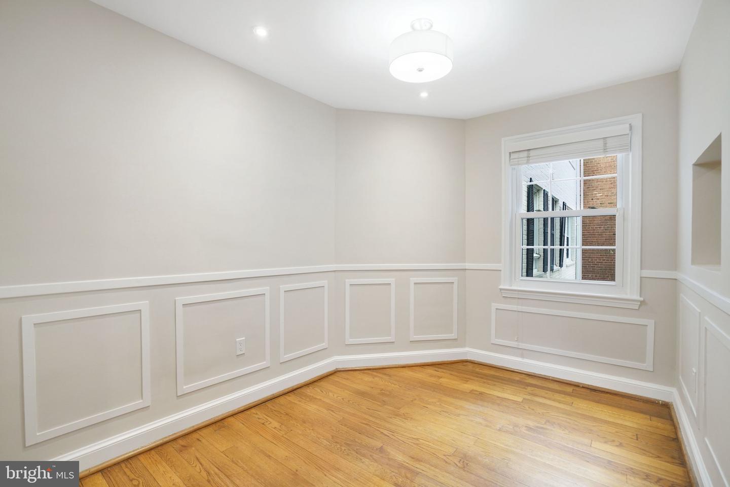 2900 13TH ST S #103, ARLINGTON, Virginia 22204, 2 Bedrooms Bedrooms, ,1 BathroomBathrooms,Residential,For sale,2900 13TH ST S #103,VAAR2068736 MLS # VAAR2068736