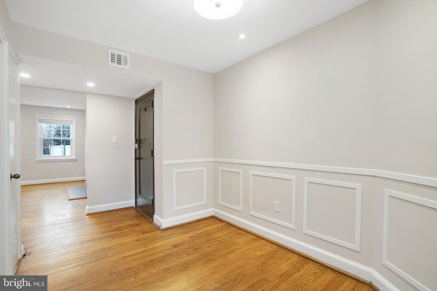 2900 13TH ST S #103, ARLINGTON, Virginia 22204, 2 Bedrooms Bedrooms, ,1 BathroomBathrooms,Residential,For sale,2900 13TH ST S #103,VAAR2068736 MLS # VAAR2068736