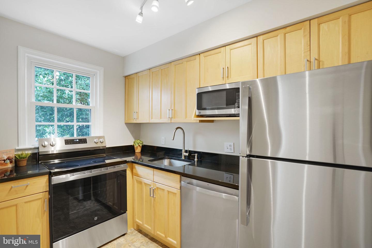 2900 13TH ST S #103, ARLINGTON, Virginia 22204, 2 Bedrooms Bedrooms, ,1 BathroomBathrooms,Residential,For sale,2900 13TH ST S #103,VAAR2068736 MLS # VAAR2068736