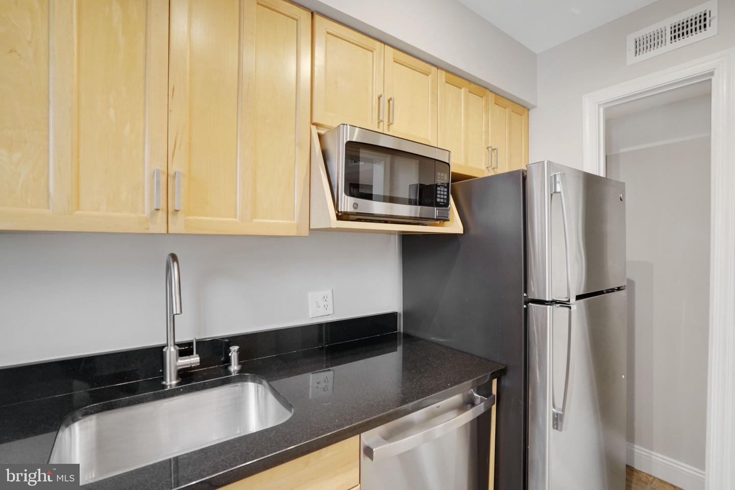 2900 13TH ST S #103, ARLINGTON, Virginia 22204, 2 Bedrooms Bedrooms, ,1 BathroomBathrooms,Residential,For sale,2900 13TH ST S #103,VAAR2068736 MLS # VAAR2068736