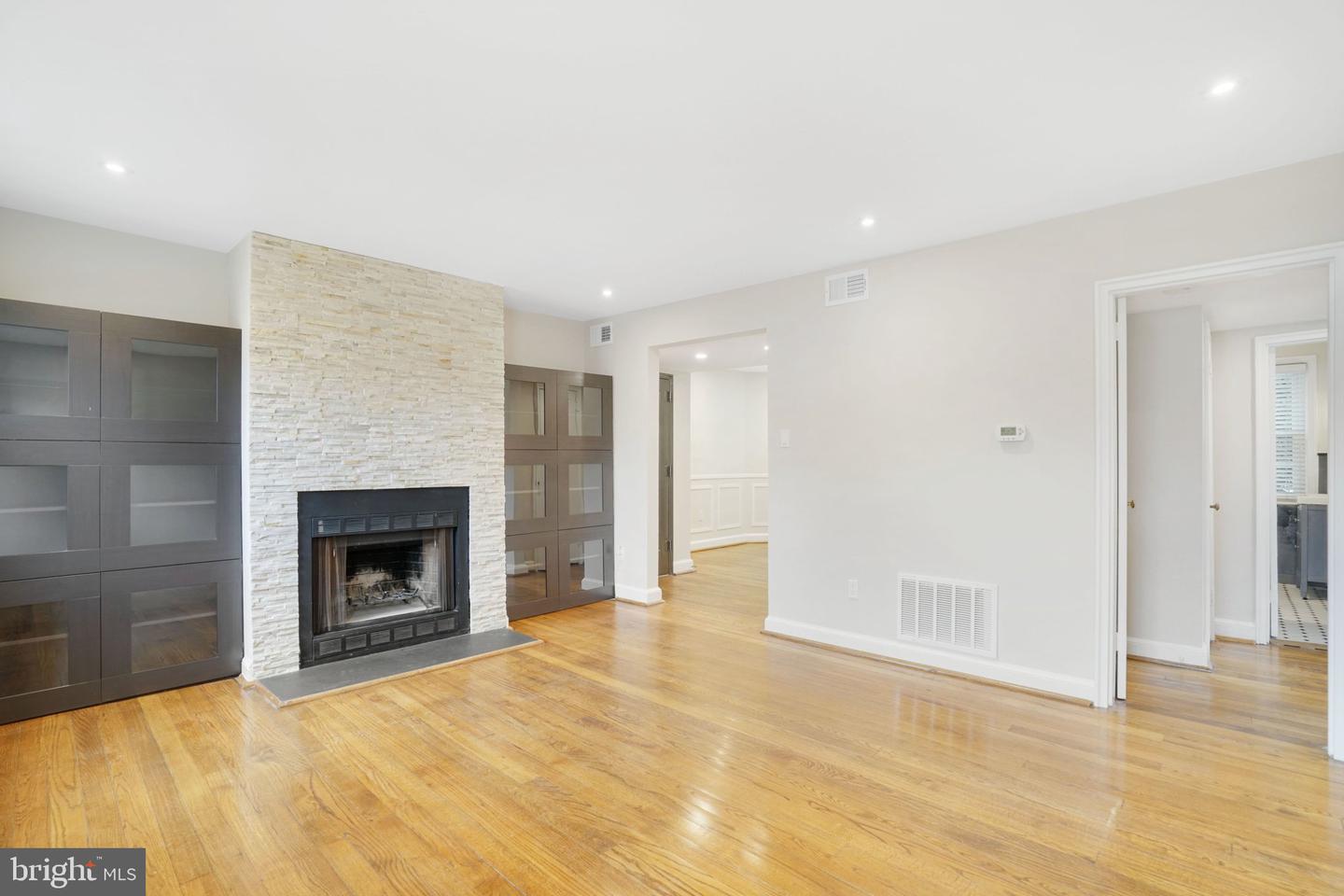 2900 13TH ST S #103, ARLINGTON, Virginia 22204, 2 Bedrooms Bedrooms, ,1 BathroomBathrooms,Residential,For sale,2900 13TH ST S #103,VAAR2068736 MLS # VAAR2068736