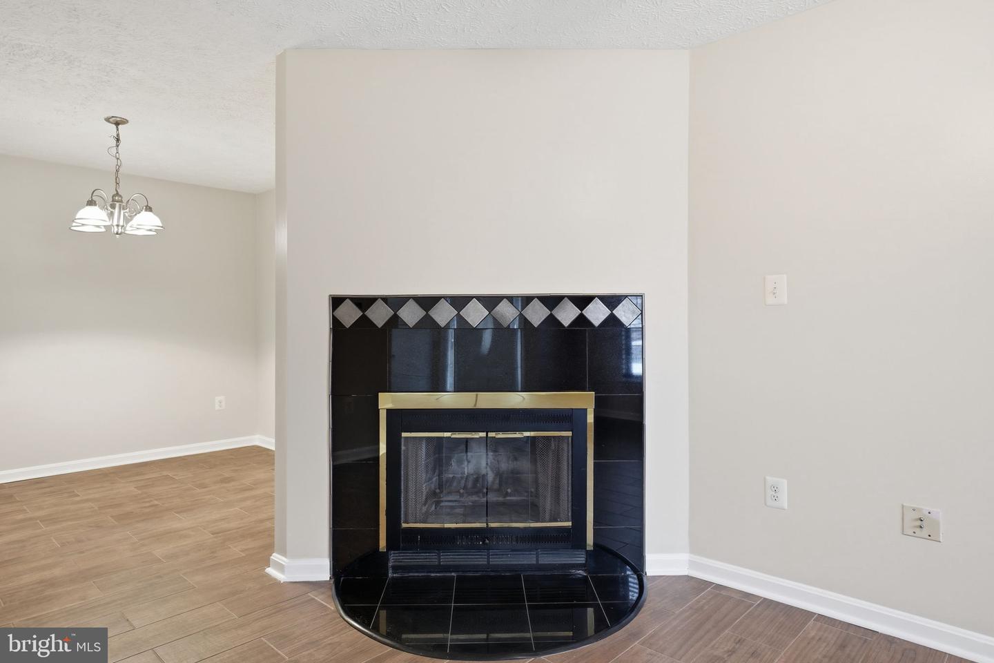 6112-B HOSKINS HOLLOW CIR, CENTREVILLE, Virginia 20121, 2 Bedrooms Bedrooms, ,2 BathroomsBathrooms,Residential,For sale,6112-B HOSKINS HOLLOW CIR,VAFX2290350 MLS # VAFX2290350