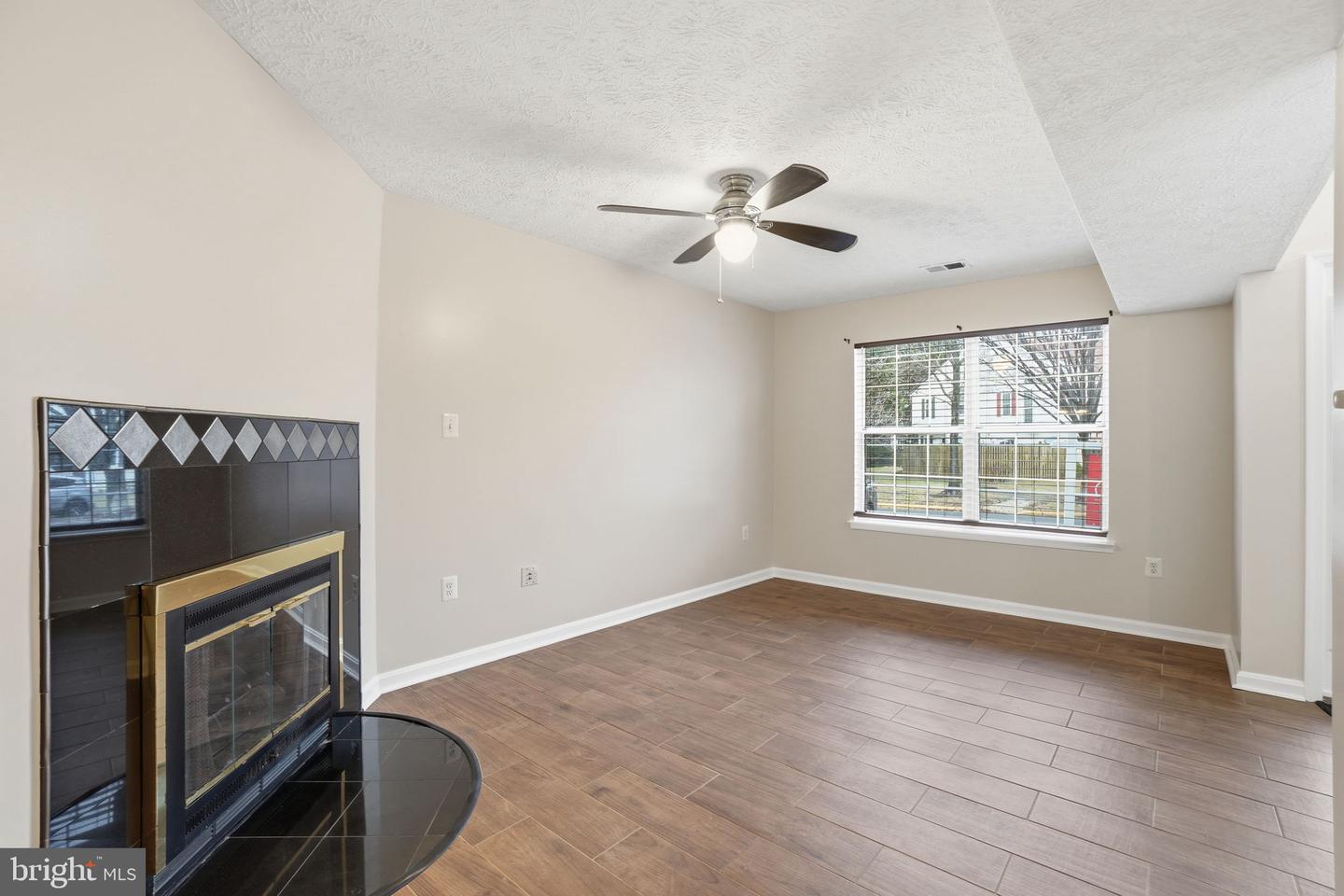 6112-B HOSKINS HOLLOW CIR, CENTREVILLE, Virginia 20121, 2 Bedrooms Bedrooms, ,2 BathroomsBathrooms,Residential,For sale,6112-B HOSKINS HOLLOW CIR,VAFX2290350 MLS # VAFX2290350