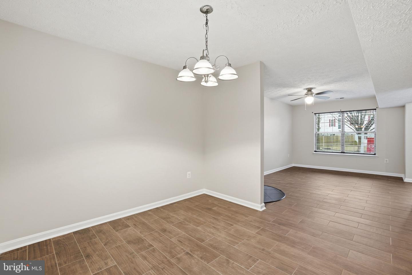 6112-B HOSKINS HOLLOW CIR, CENTREVILLE, Virginia 20121, 2 Bedrooms Bedrooms, ,2 BathroomsBathrooms,Residential,For sale,6112-B HOSKINS HOLLOW CIR,VAFX2290350 MLS # VAFX2290350