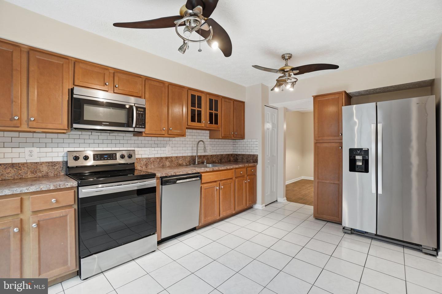 6112-B HOSKINS HOLLOW CIR, CENTREVILLE, Virginia 20121, 2 Bedrooms Bedrooms, ,2 BathroomsBathrooms,Residential,For sale,6112-B HOSKINS HOLLOW CIR,VAFX2290350 MLS # VAFX2290350