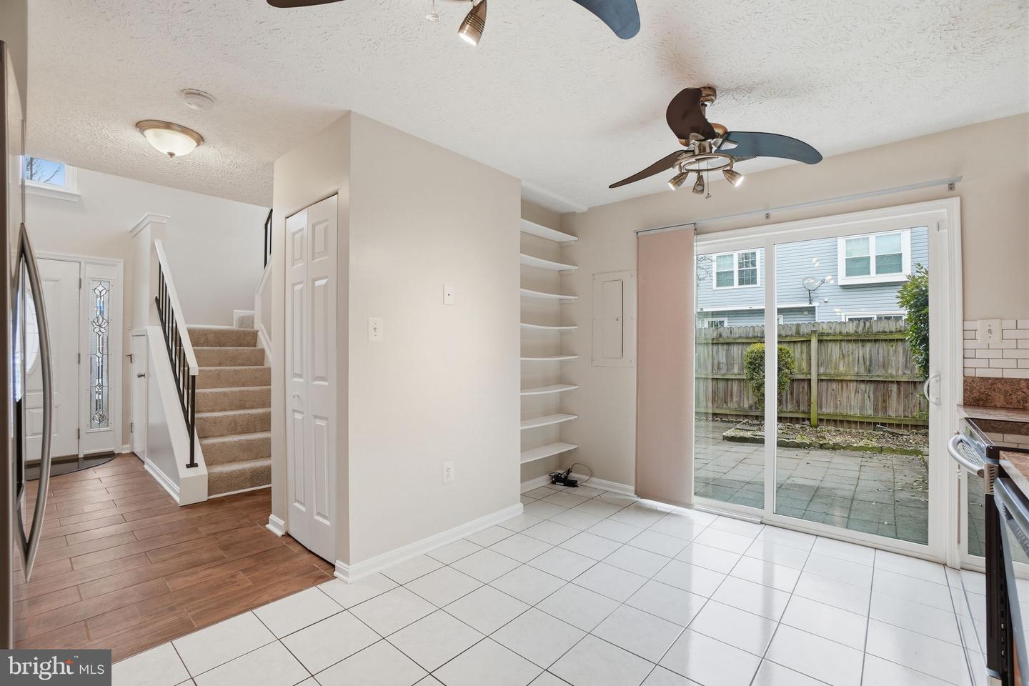 6112-B HOSKINS HOLLOW CIR, CENTREVILLE, Virginia 20121, 2 Bedrooms Bedrooms, ,2 BathroomsBathrooms,Residential,For sale,6112-B HOSKINS HOLLOW CIR,VAFX2290350 MLS # VAFX2290350