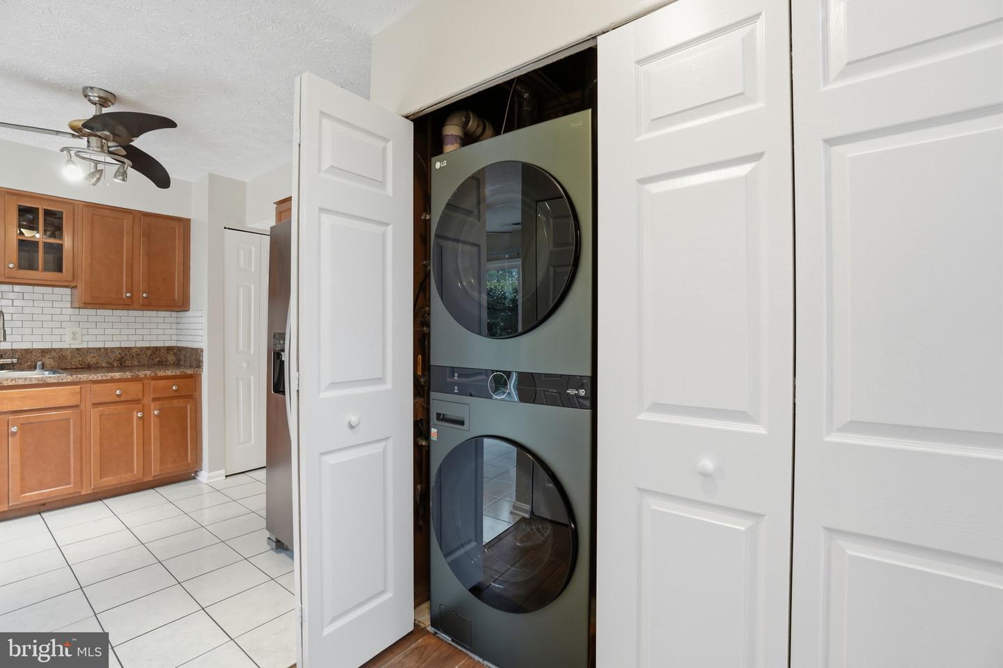 6112-B HOSKINS HOLLOW CIR, CENTREVILLE, Virginia 20121, 2 Bedrooms Bedrooms, ,2 BathroomsBathrooms,Residential,For sale,6112-B HOSKINS HOLLOW CIR,VAFX2290350 MLS # VAFX2290350