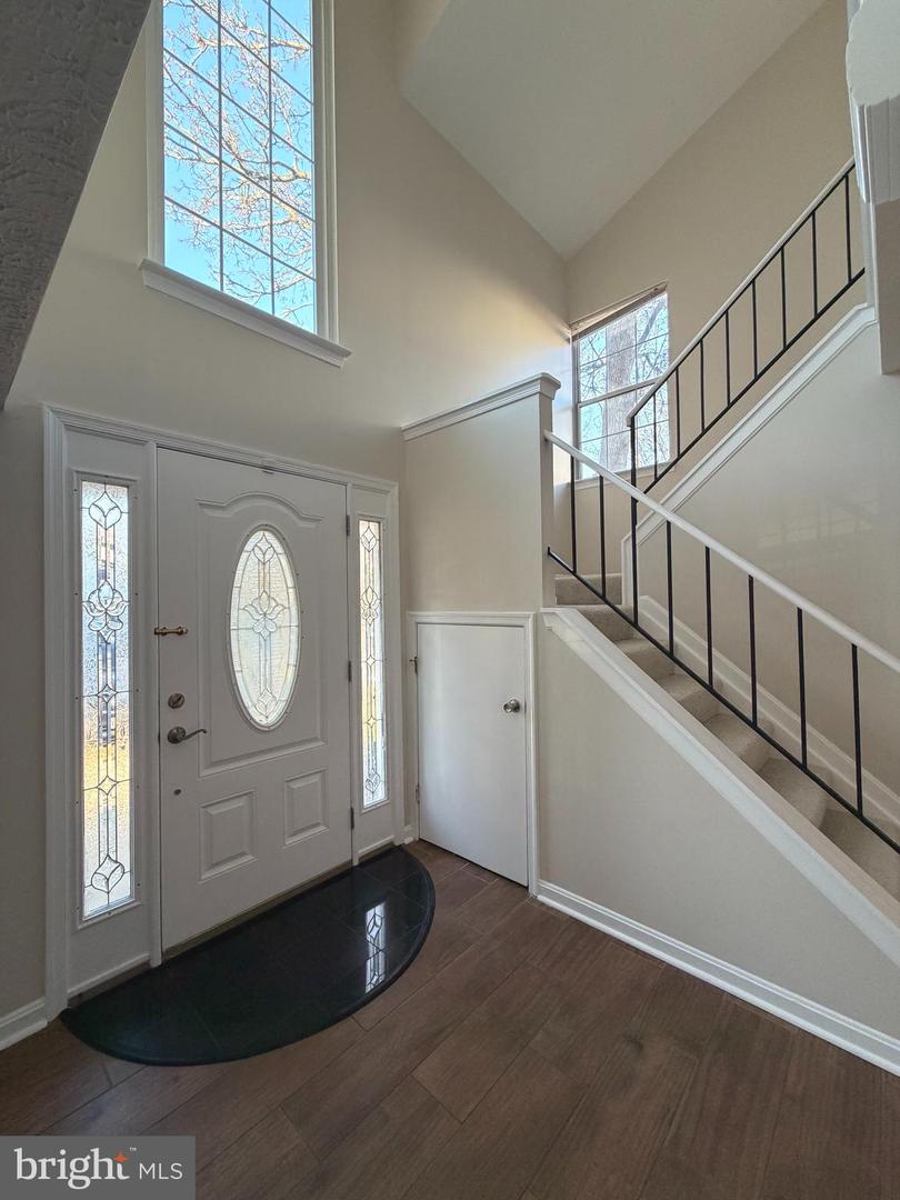 6112-B HOSKINS HOLLOW CIR, CENTREVILLE, Virginia 20121, 2 Bedrooms Bedrooms, ,2 BathroomsBathrooms,Residential,For sale,6112-B HOSKINS HOLLOW CIR,VAFX2290350 MLS # VAFX2290350