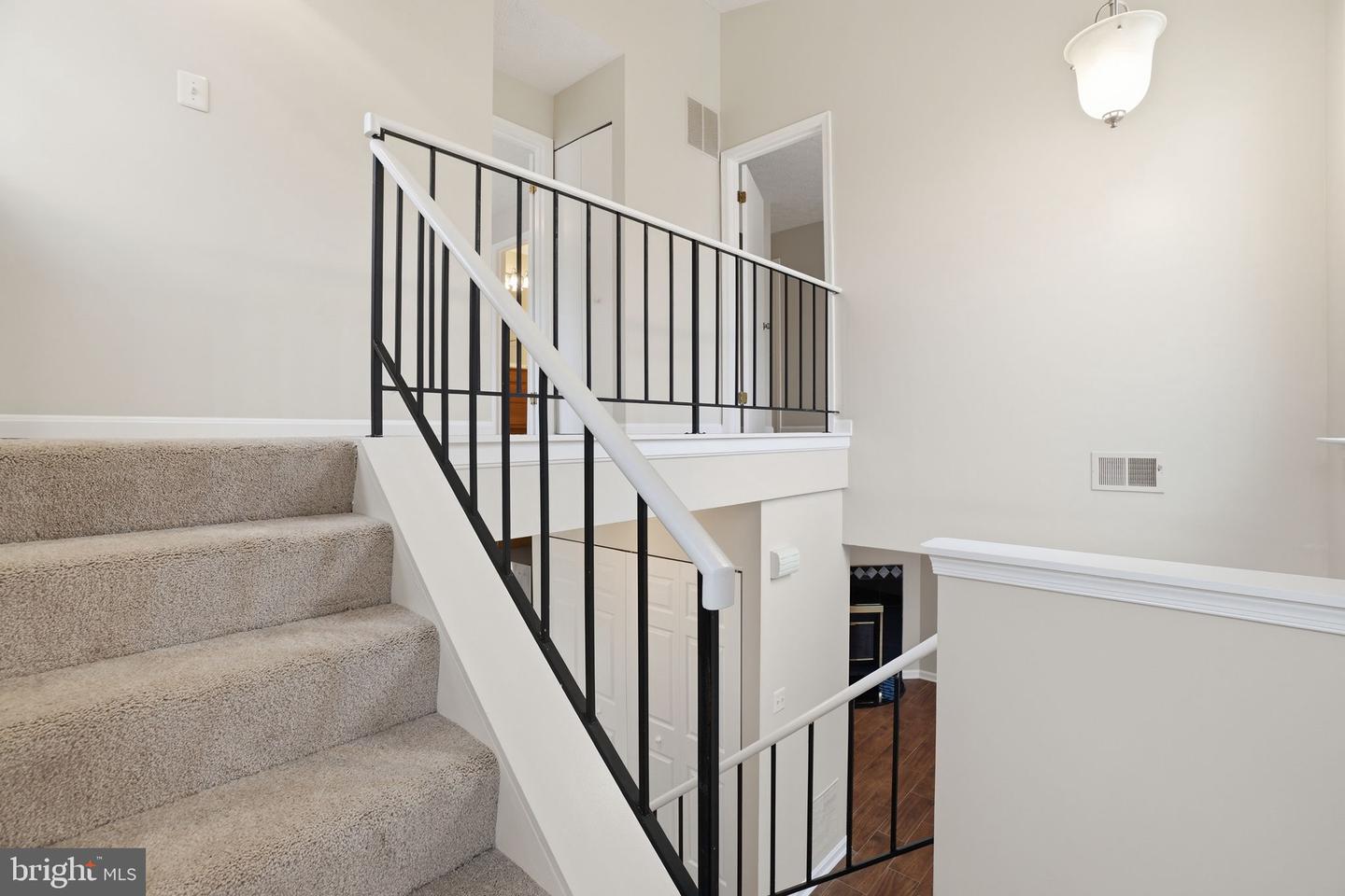 6112-B HOSKINS HOLLOW CIR, CENTREVILLE, Virginia 20121, 2 Bedrooms Bedrooms, ,2 BathroomsBathrooms,Residential,For sale,6112-B HOSKINS HOLLOW CIR,VAFX2290350 MLS # VAFX2290350