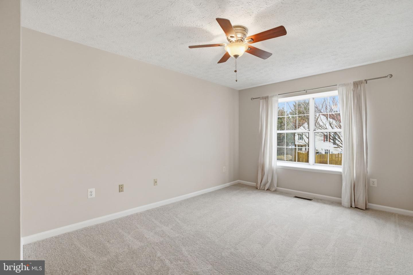 6112-B HOSKINS HOLLOW CIR, CENTREVILLE, Virginia 20121, 2 Bedrooms Bedrooms, ,2 BathroomsBathrooms,Residential,For sale,6112-B HOSKINS HOLLOW CIR,VAFX2290350 MLS # VAFX2290350