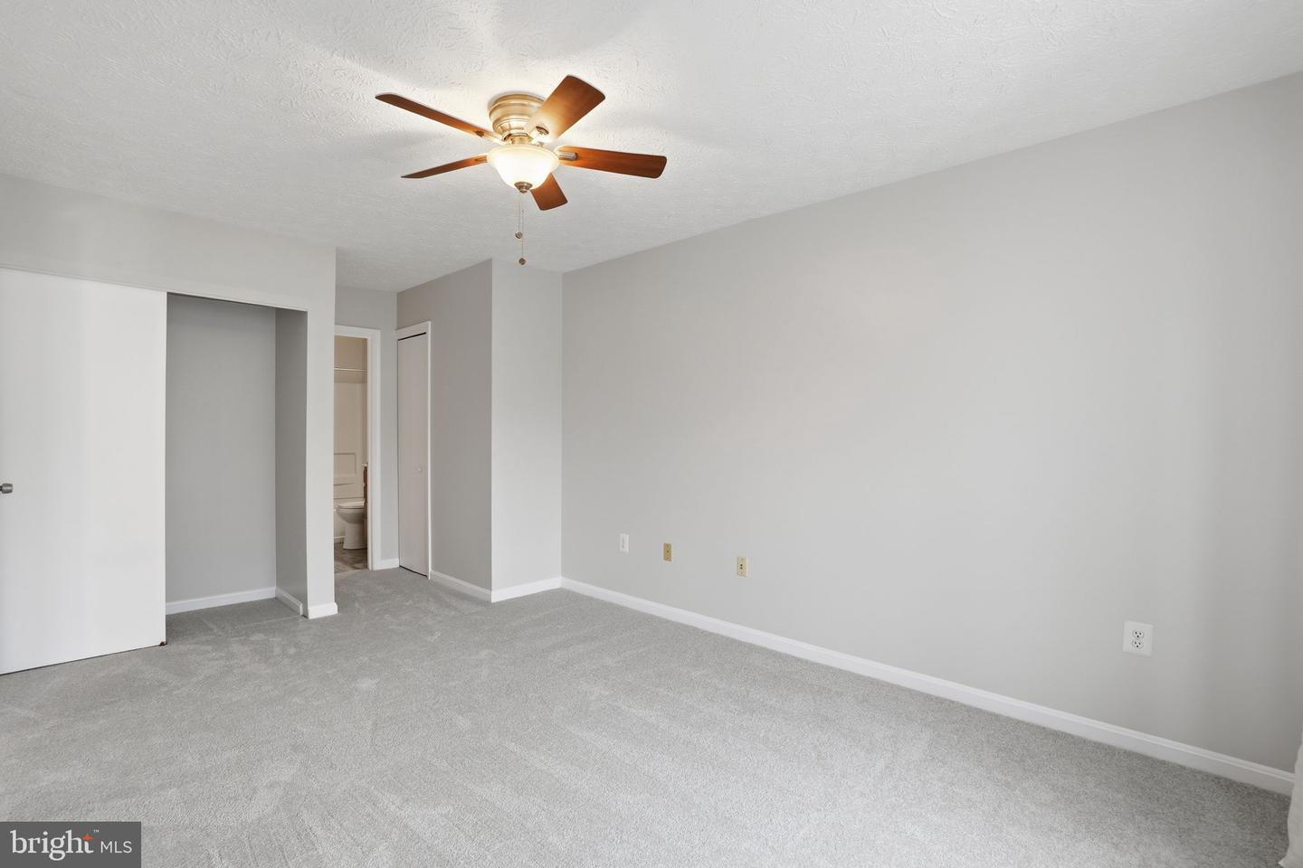 6112-B HOSKINS HOLLOW CIR, CENTREVILLE, Virginia 20121, 2 Bedrooms Bedrooms, ,2 BathroomsBathrooms,Residential,For sale,6112-B HOSKINS HOLLOW CIR,VAFX2290350 MLS # VAFX2290350