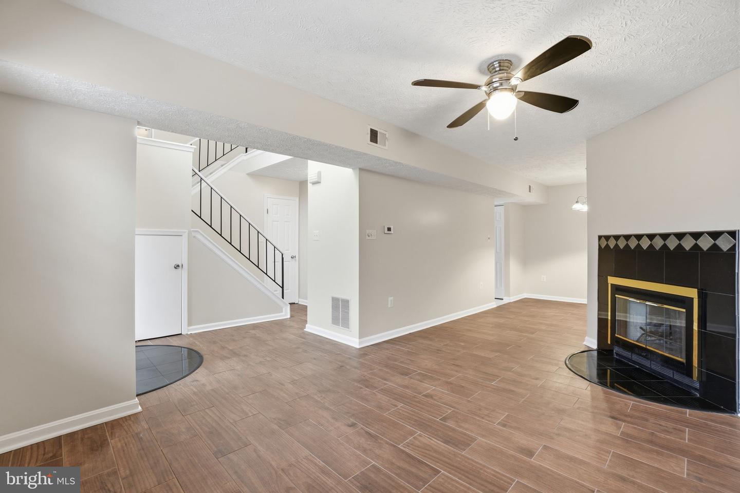 6112-B HOSKINS HOLLOW CIR, CENTREVILLE, Virginia 20121, 2 Bedrooms Bedrooms, ,2 BathroomsBathrooms,Residential,For sale,6112-B HOSKINS HOLLOW CIR,VAFX2290350 MLS # VAFX2290350