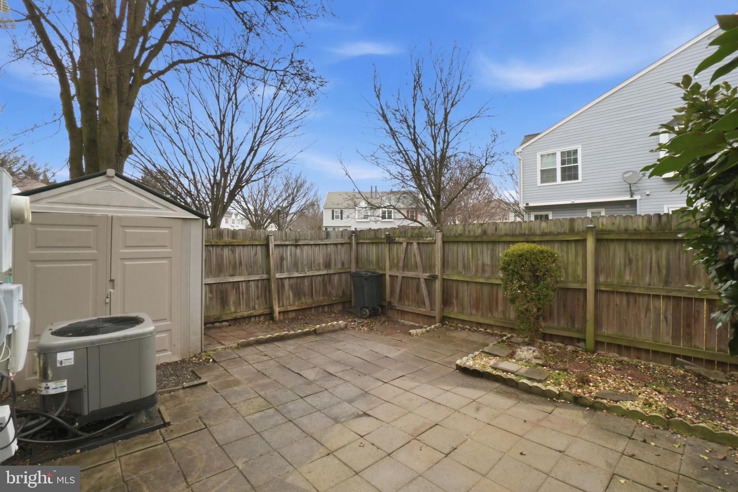 6112-B HOSKINS HOLLOW CIR, CENTREVILLE, Virginia 20121, 2 Bedrooms Bedrooms, ,2 BathroomsBathrooms,Residential,For sale,6112-B HOSKINS HOLLOW CIR,VAFX2290350 MLS # VAFX2290350