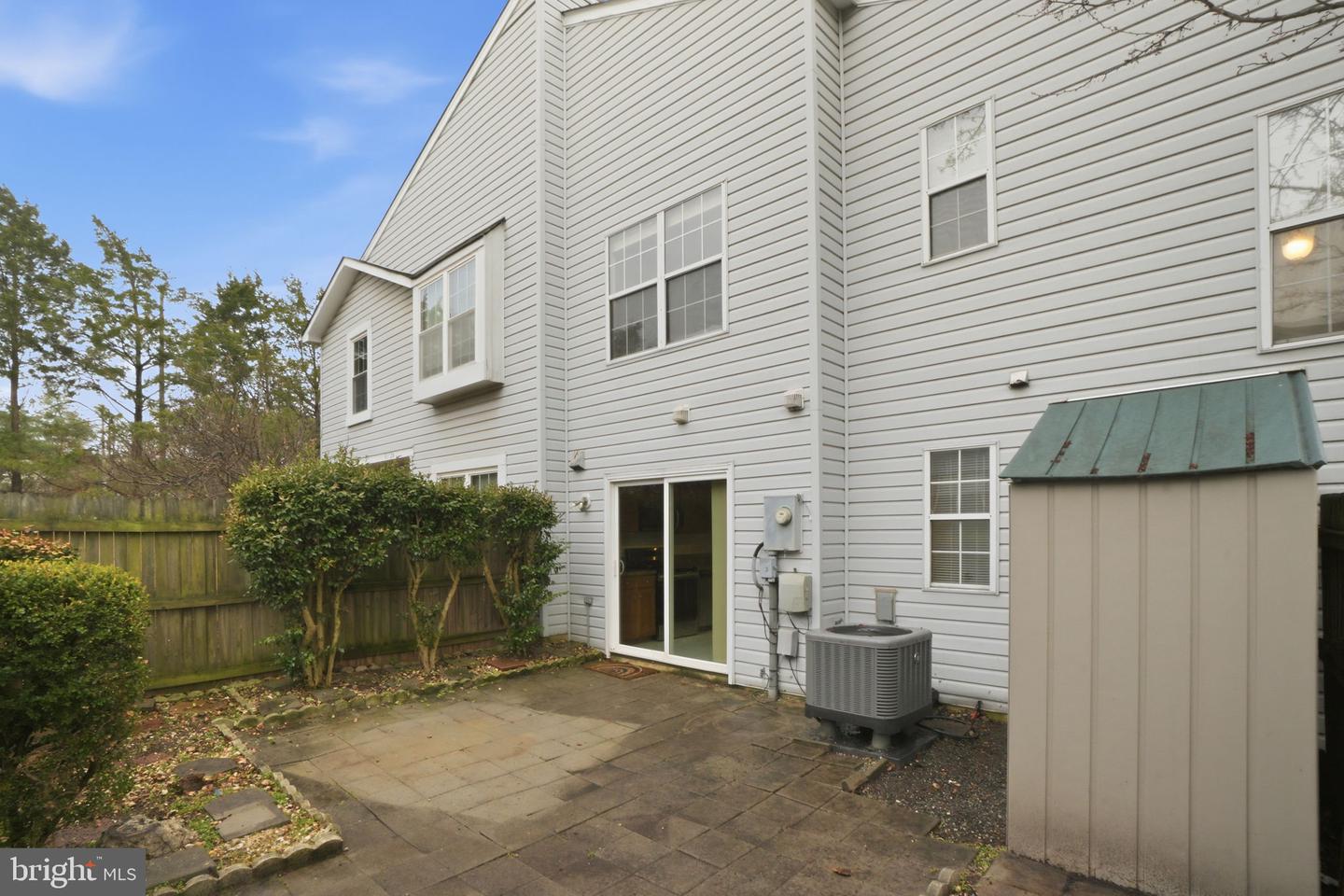 6112-B HOSKINS HOLLOW CIR, CENTREVILLE, Virginia 20121, 2 Bedrooms Bedrooms, ,2 BathroomsBathrooms,Residential,For sale,6112-B HOSKINS HOLLOW CIR,VAFX2290350 MLS # VAFX2290350