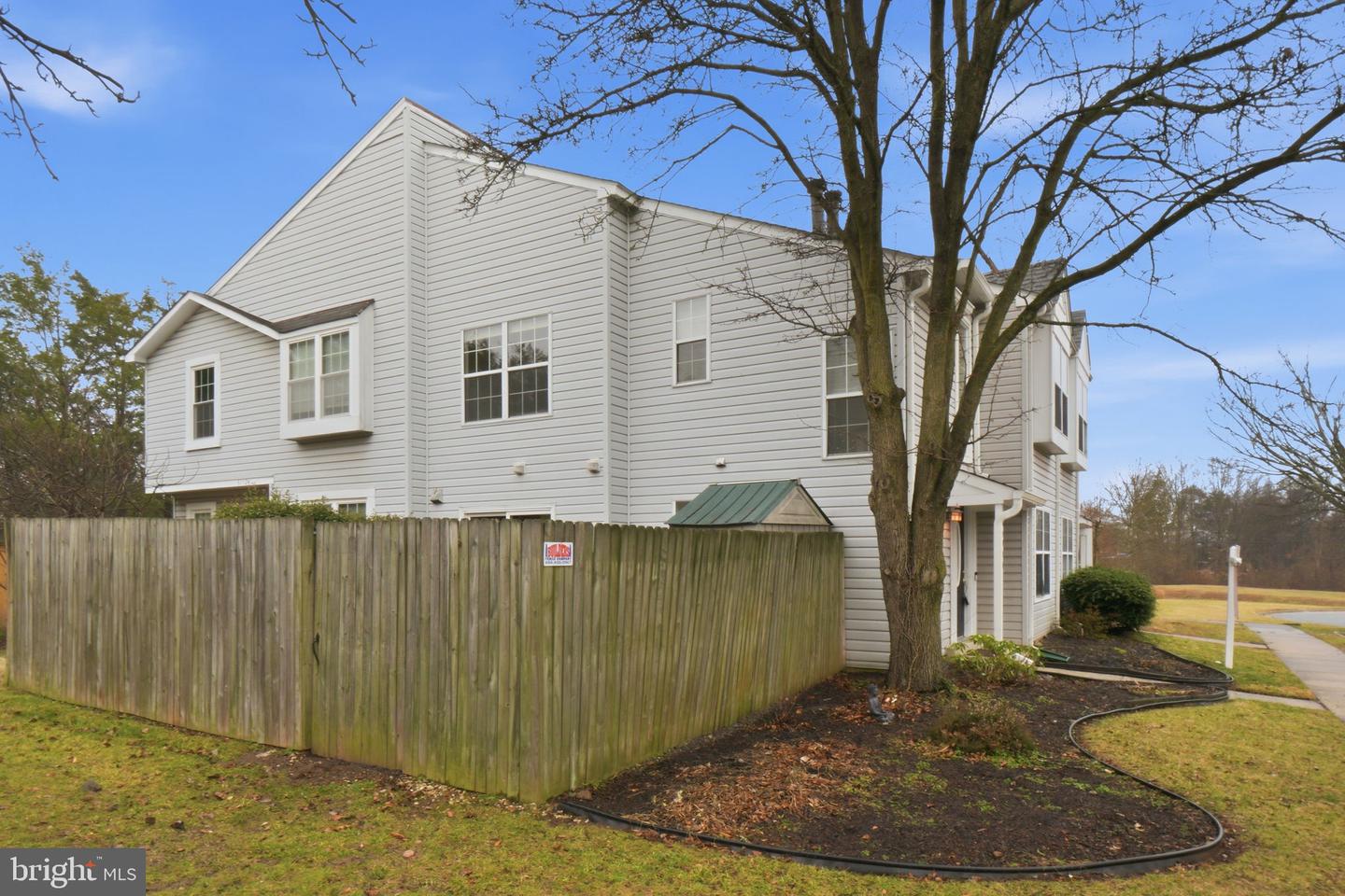 6112-B HOSKINS HOLLOW CIR, CENTREVILLE, Virginia 20121, 2 Bedrooms Bedrooms, ,2 BathroomsBathrooms,Residential,For sale,6112-B HOSKINS HOLLOW CIR,VAFX2290350 MLS # VAFX2290350