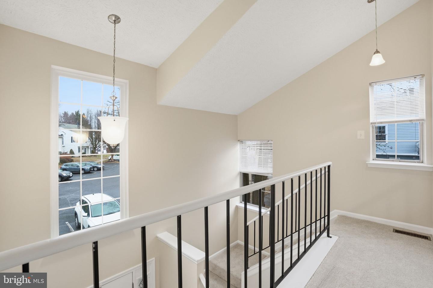 6112-B HOSKINS HOLLOW CIR, CENTREVILLE, Virginia 20121, 2 Bedrooms Bedrooms, ,2 BathroomsBathrooms,Residential,For sale,6112-B HOSKINS HOLLOW CIR,VAFX2290350 MLS # VAFX2290350