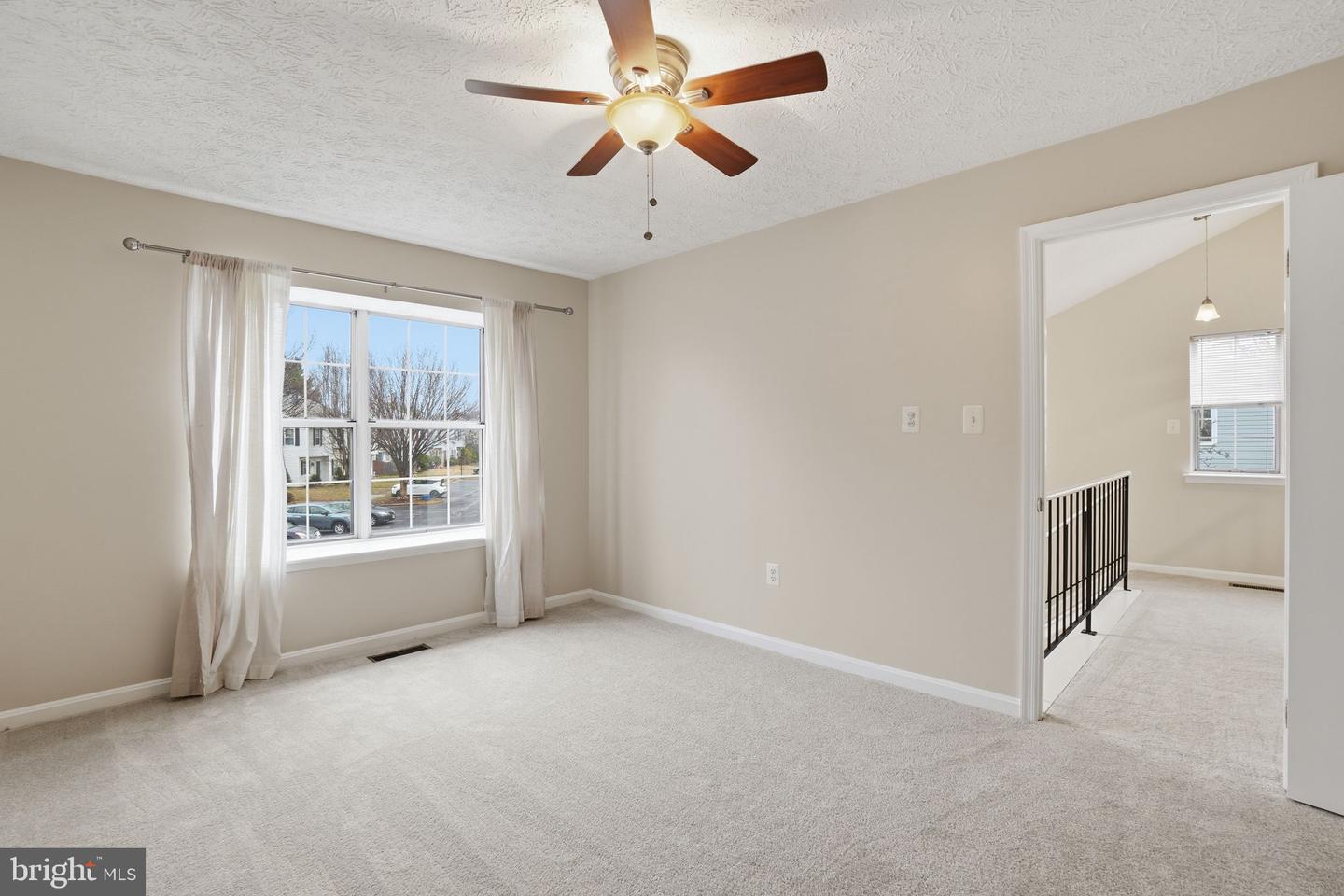 6112-B HOSKINS HOLLOW CIR, CENTREVILLE, Virginia 20121, 2 Bedrooms Bedrooms, ,2 BathroomsBathrooms,Residential,For sale,6112-B HOSKINS HOLLOW CIR,VAFX2290350 MLS # VAFX2290350