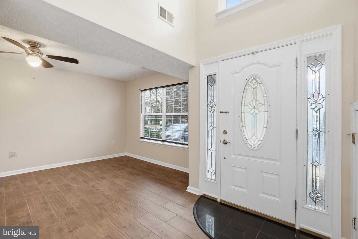 6112-B HOSKINS HOLLOW CIR, CENTREVILLE, Virginia 20121, 2 Bedrooms Bedrooms, ,2 BathroomsBathrooms,Residential,For sale,6112-B HOSKINS HOLLOW CIR,VAFX2290350 MLS # VAFX2290350