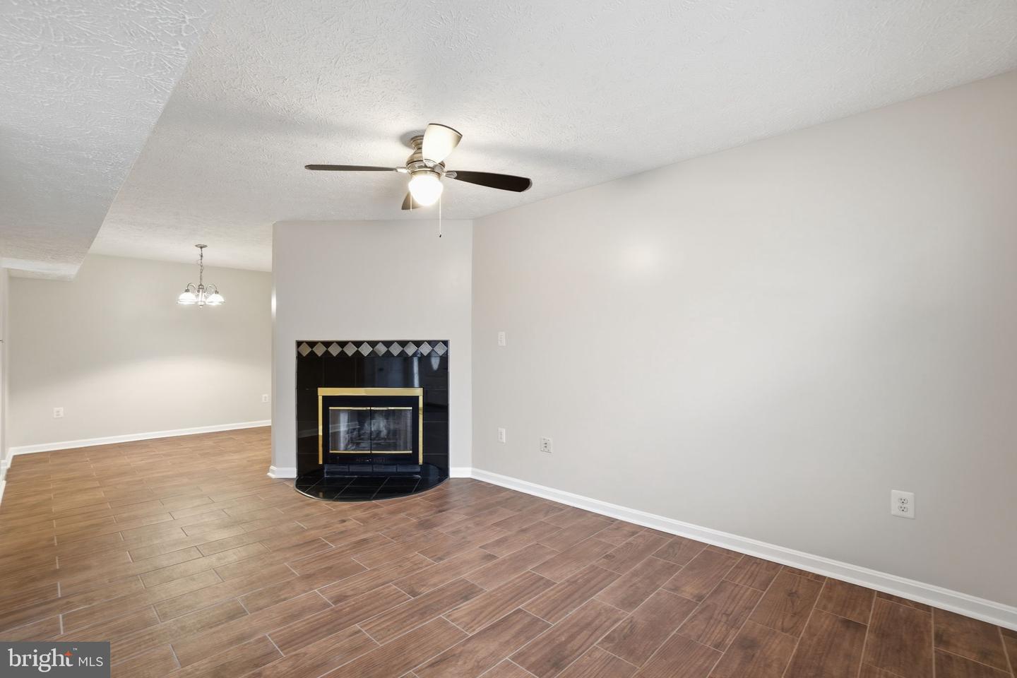 6112-B HOSKINS HOLLOW CIR, CENTREVILLE, Virginia 20121, 2 Bedrooms Bedrooms, ,2 BathroomsBathrooms,Residential,For sale,6112-B HOSKINS HOLLOW CIR,VAFX2290350 MLS # VAFX2290350