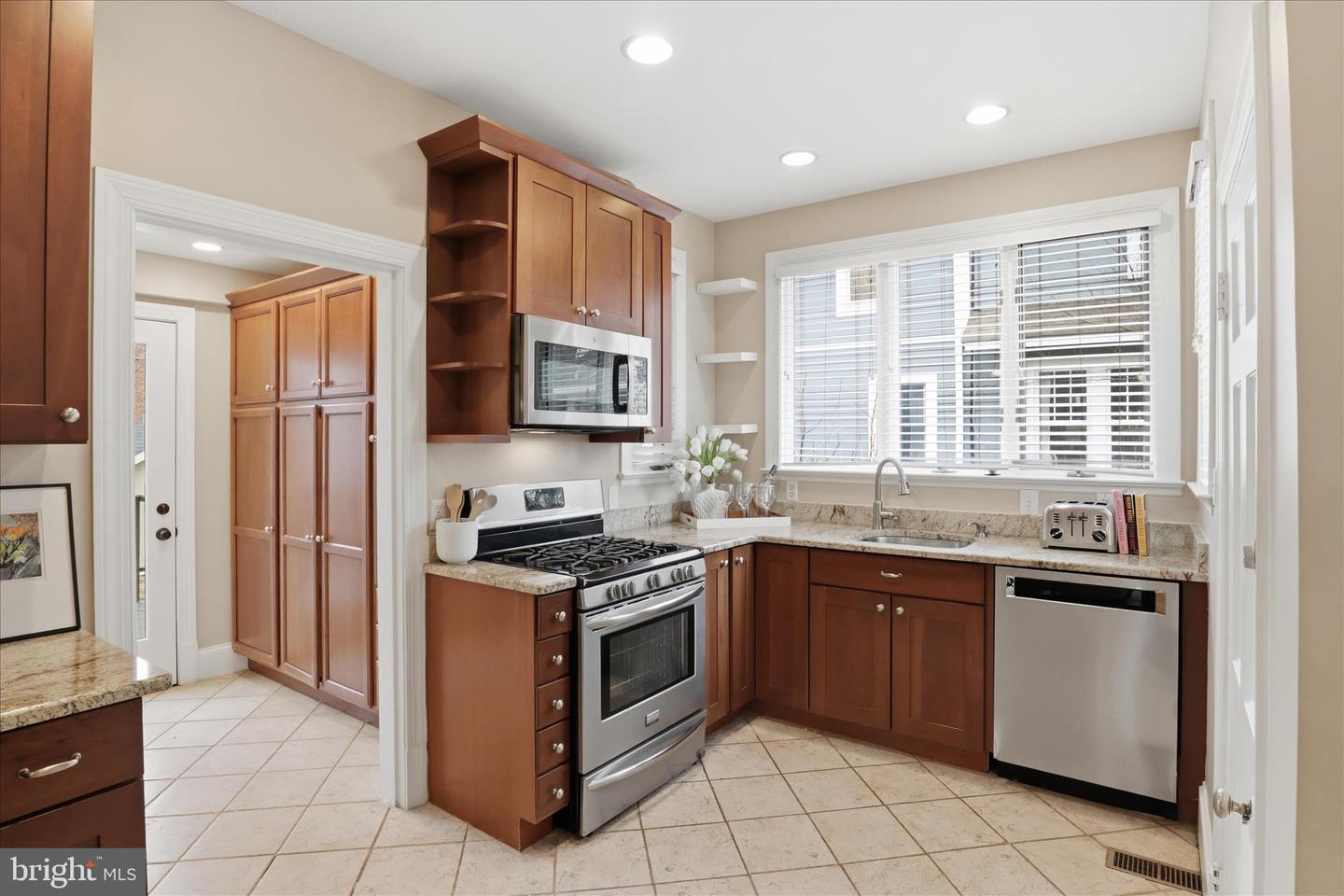 3 W GLENDALE AVE, ALEXANDRIA, Virginia 22301, 4 Bedrooms Bedrooms, ,3 BathroomsBathrooms,Residential,For sale,3 W GLENDALE AVE,VAAX2054032 MLS # VAAX2054032