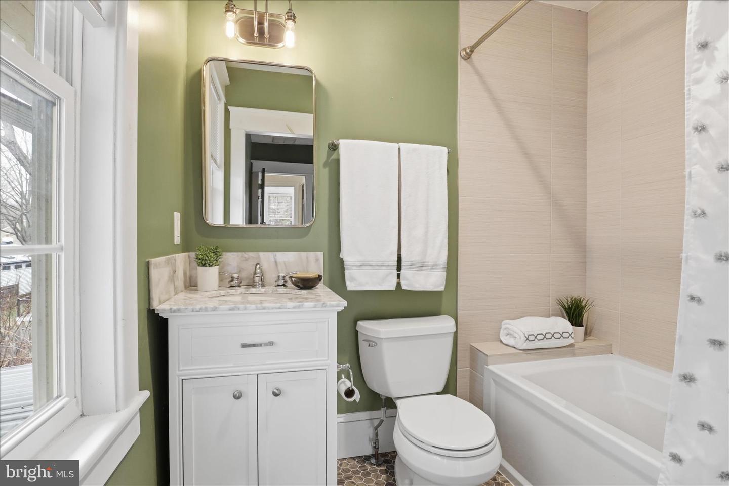 3 W GLENDALE AVE, ALEXANDRIA, Virginia 22301, 4 Bedrooms Bedrooms, ,3 BathroomsBathrooms,Residential,For sale,3 W GLENDALE AVE,VAAX2054032 MLS # VAAX2054032