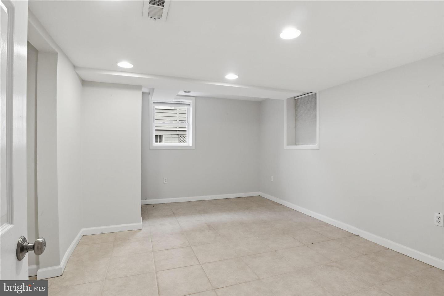 3 W GLENDALE AVE, ALEXANDRIA, Virginia 22301, 4 Bedrooms Bedrooms, ,3 BathroomsBathrooms,Residential,For sale,3 W GLENDALE AVE,VAAX2054032 MLS # VAAX2054032