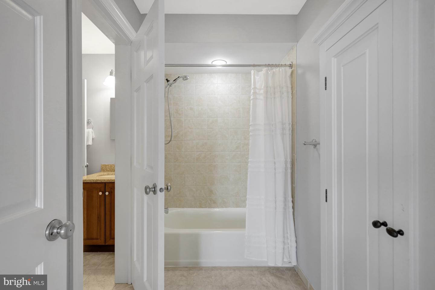 WASHINGTON, District Of Columbia 20002, 5 Bedrooms Bedrooms, ,5 BathroomsBathrooms,Residential,For sale,DCDC2245812 MLS # DCDC2245812