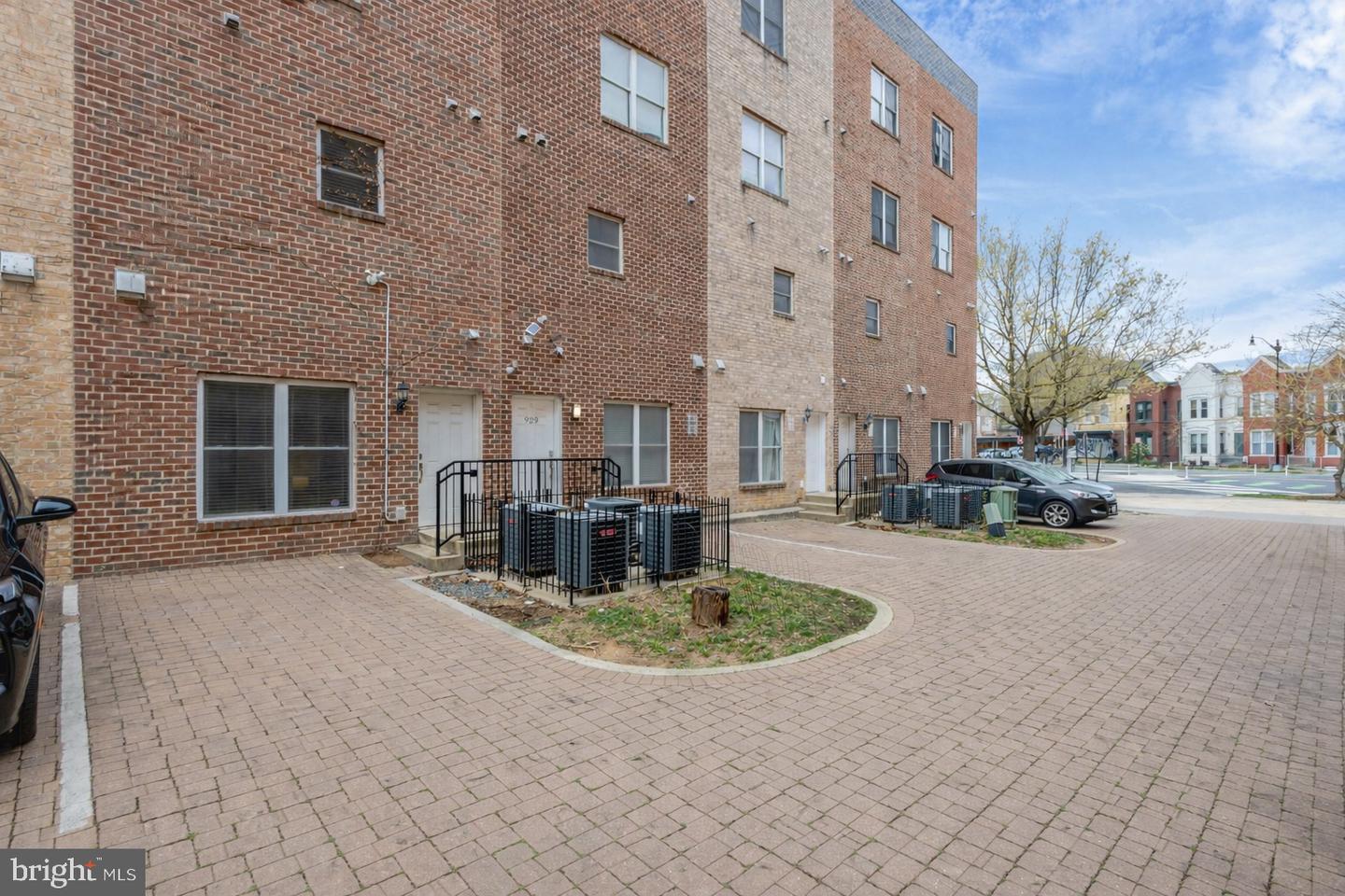 WASHINGTON, District Of Columbia 20002, 5 Bedrooms Bedrooms, ,5 BathroomsBathrooms,Residential,For sale,DCDC2245812 MLS # DCDC2245812