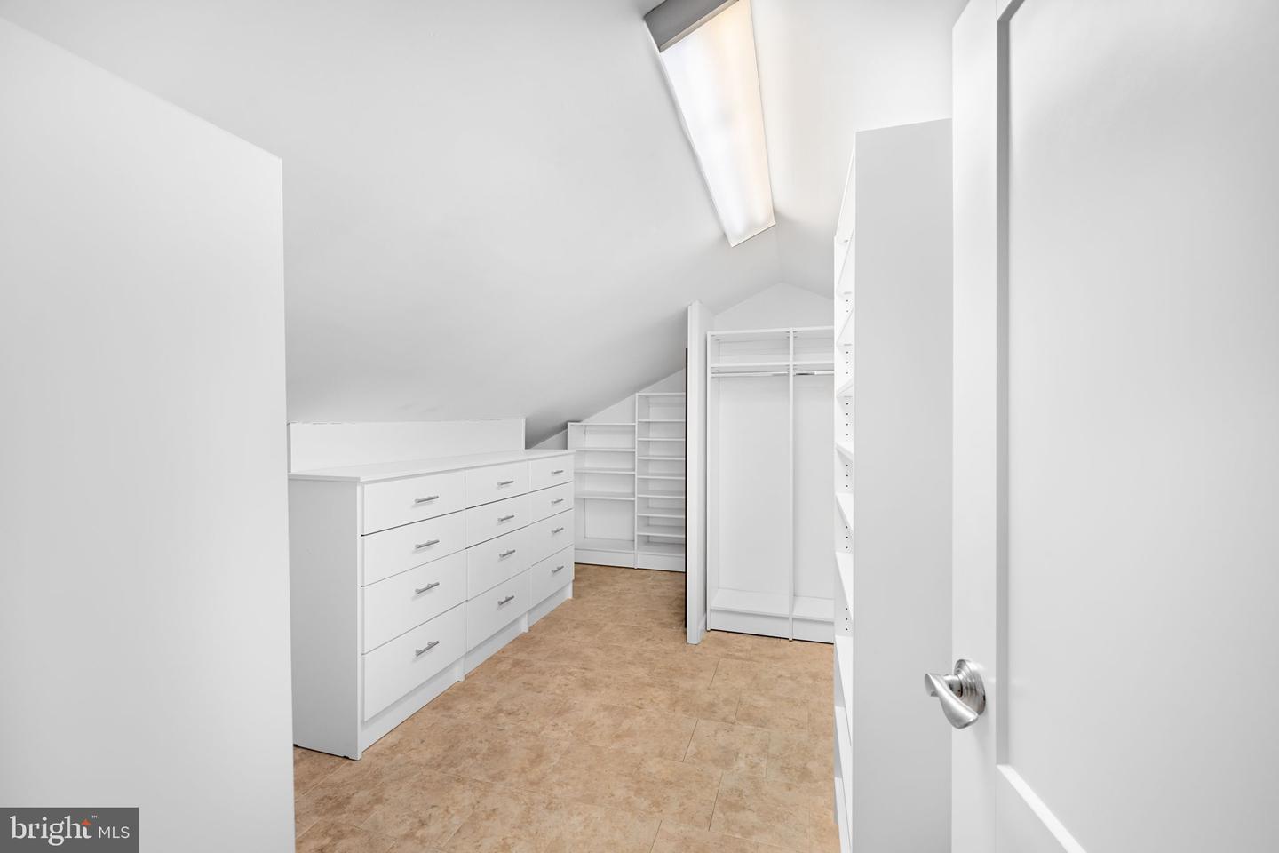 5500 BEECH RIDGE DR, FAIRFAX, Virginia 22030, 5 Bedrooms Bedrooms, ,4 BathroomsBathrooms,Residential,For sale,5500 BEECH RIDGE DR,VAFX2290716 MLS # VAFX2290716