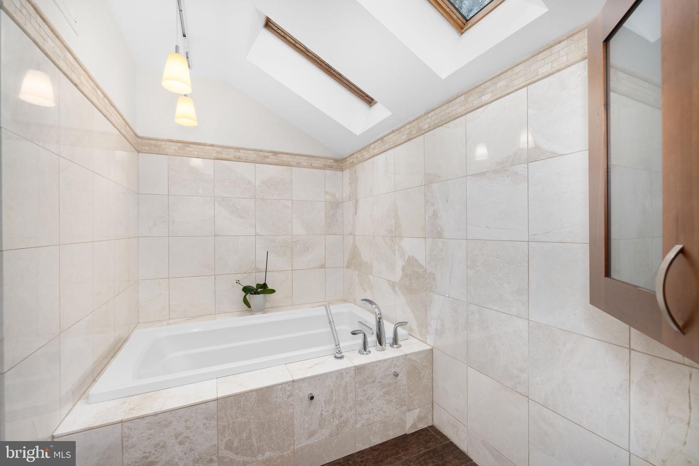 5500 BEECH RIDGE DR, FAIRFAX, Virginia 22030, 5 Bedrooms Bedrooms, ,4 BathroomsBathrooms,Residential,For sale,5500 BEECH RIDGE DR,VAFX2290716 MLS # VAFX2290716