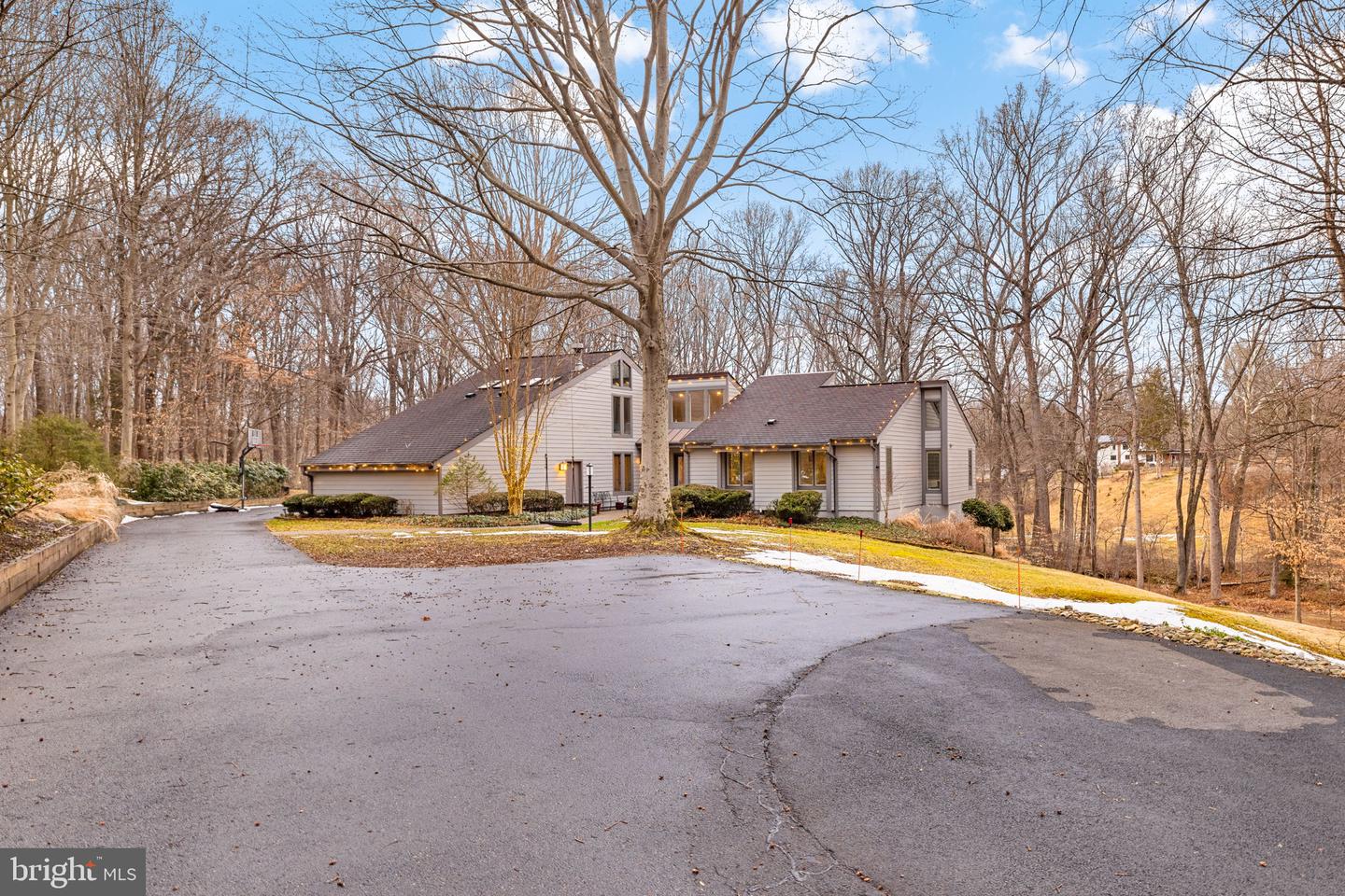 5500 BEECH RIDGE DR, FAIRFAX, Virginia 22030, 5 Bedrooms Bedrooms, ,4 BathroomsBathrooms,Residential,For sale,5500 BEECH RIDGE DR,VAFX2290716 MLS # VAFX2290716