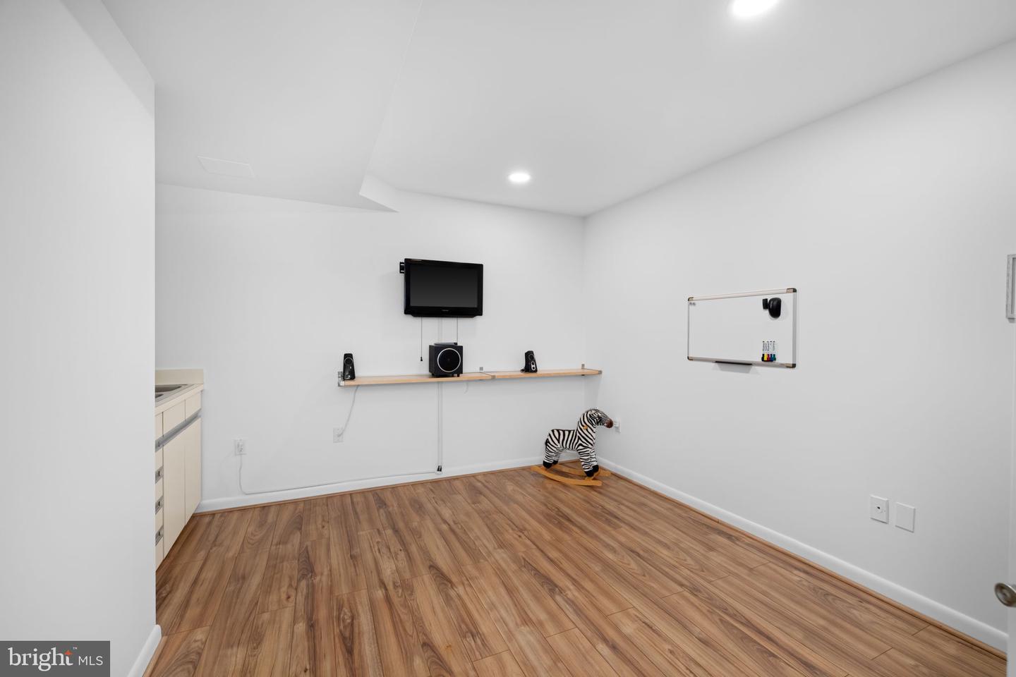 5500 BEECH RIDGE DR, FAIRFAX, Virginia 22030, 5 Bedrooms Bedrooms, ,4 BathroomsBathrooms,Residential,For sale,5500 BEECH RIDGE DR,VAFX2290716 MLS # VAFX2290716