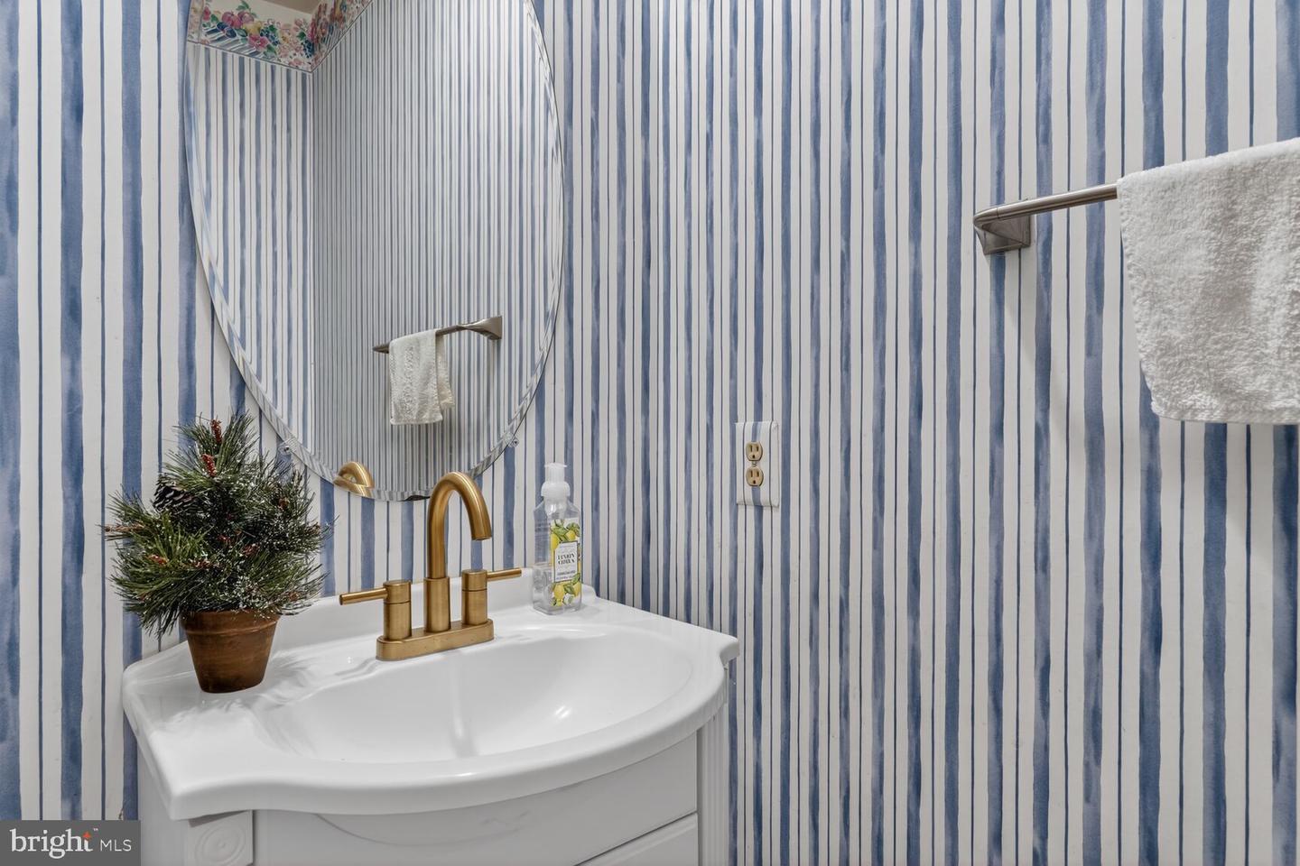 5409 GREEN GLEN LN, ALEXANDRIA, Virginia 22315, 5 Bedrooms Bedrooms, ,3 BathroomsBathrooms,Residential,For sale,5409 GREEN GLEN LN,VAFX2290898 MLS # VAFX2290898