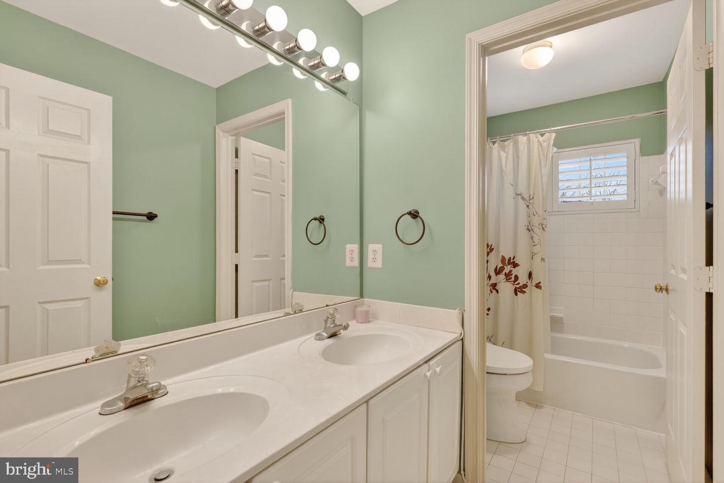 5409 GREEN GLEN LN, ALEXANDRIA, Virginia 22315, 5 Bedrooms Bedrooms, ,3 BathroomsBathrooms,Residential,For sale,5409 GREEN GLEN LN,VAFX2290898 MLS # VAFX2290898