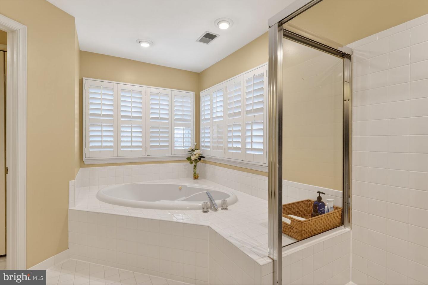 5409 GREEN GLEN LN, ALEXANDRIA, Virginia 22315, 5 Bedrooms Bedrooms, ,3 BathroomsBathrooms,Residential,For sale,5409 GREEN GLEN LN,VAFX2290898 MLS # VAFX2290898