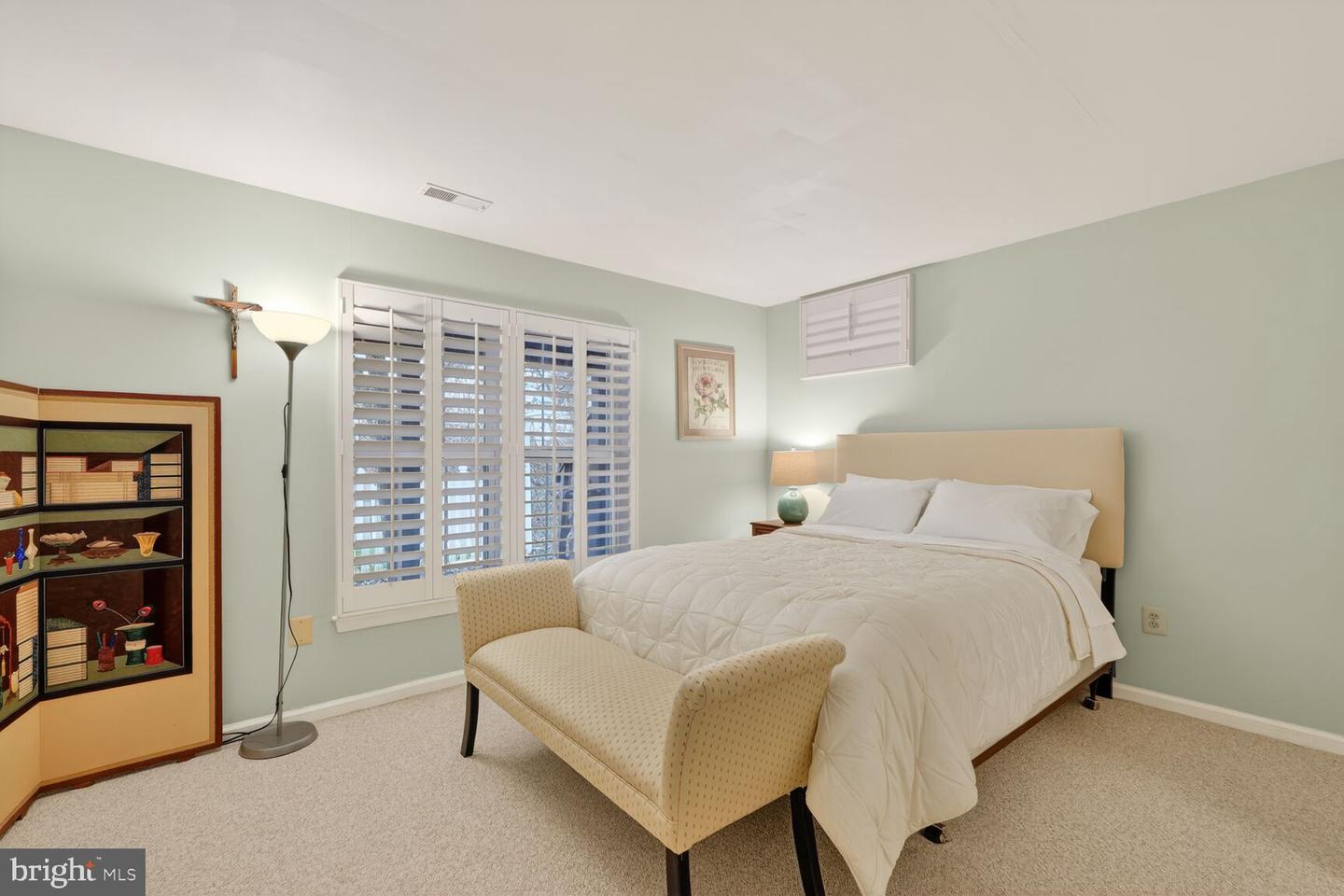 5409 GREEN GLEN LN, ALEXANDRIA, Virginia 22315, 5 Bedrooms Bedrooms, ,3 BathroomsBathrooms,Residential,For sale,5409 GREEN GLEN LN,VAFX2290898 MLS # VAFX2290898