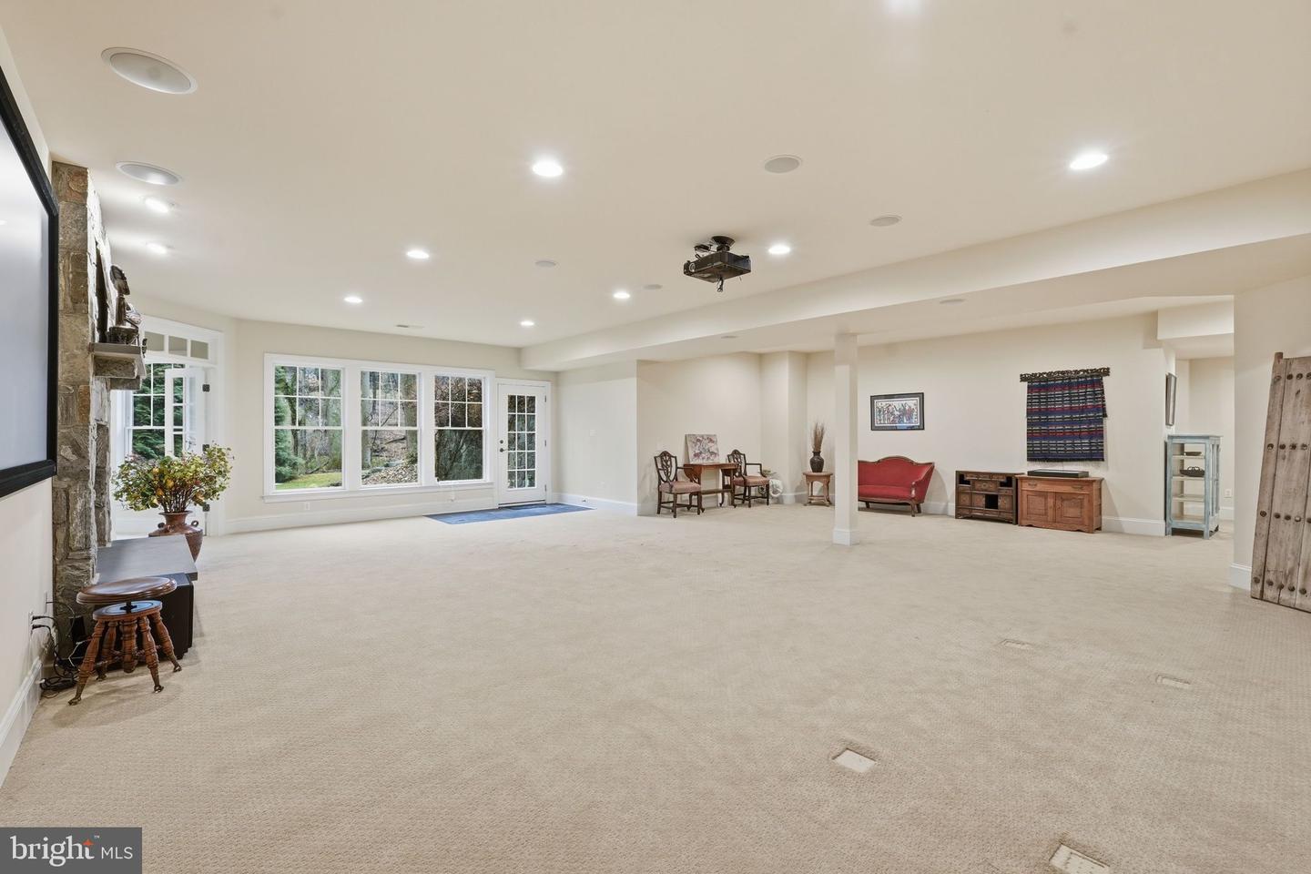 1889 VIRGINIA AVE, MCLEAN, Virginia 22101, 6 Bedrooms Bedrooms, 15 Rooms Rooms,7 BathroomsBathrooms,Residential,For sale,1889 VIRGINIA AVE,VAFX2290900 MLS # VAFX2290900