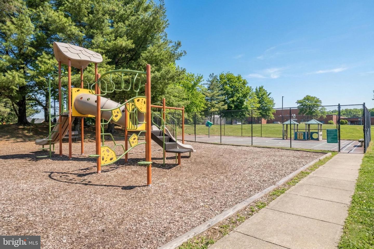 2576 GRAYTON LN, WOODBRIDGE, Virginia 22191, 3 Bedrooms Bedrooms, ,3 BathroomsBathrooms,Residential,For sale,2576 GRAYTON LN,VAPW2112442 MLS # VAPW2112442